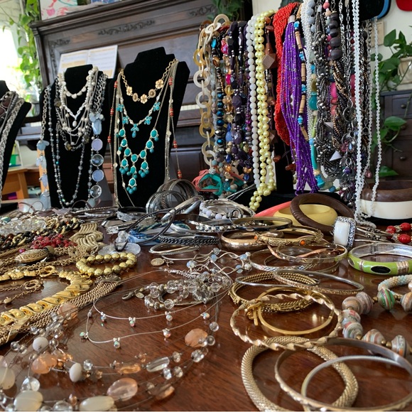 1/2 Pound Jewelry Lot - Picture 2 of 16